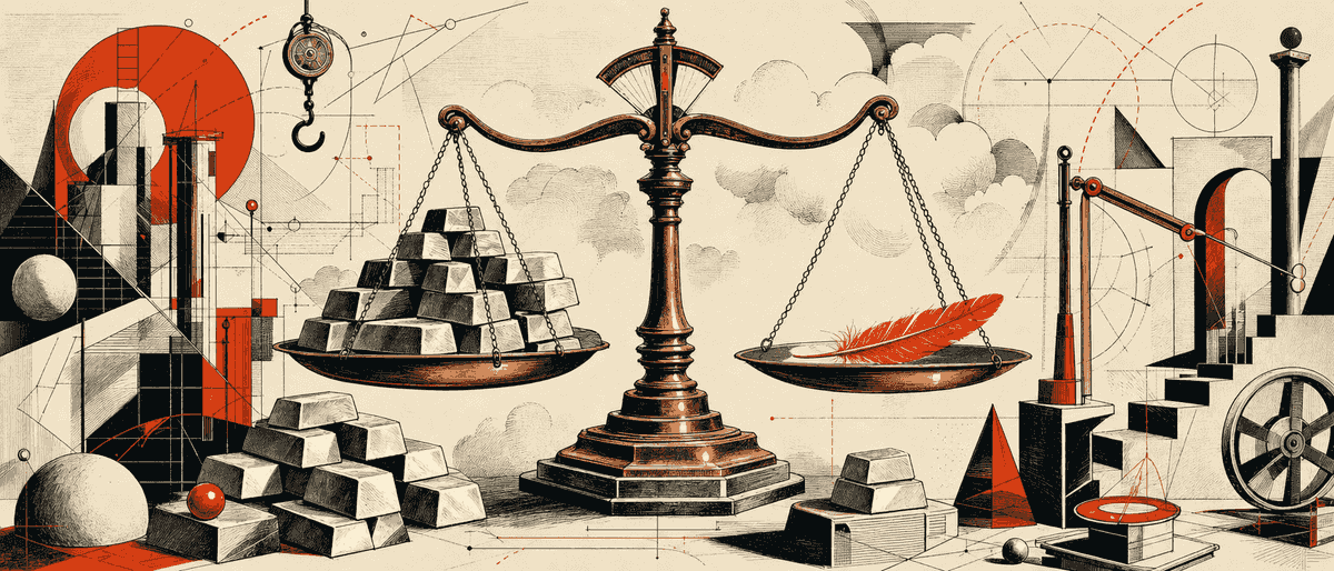 Une balance ancienne en cuivre, un plateau lourdement chargé de blocs métalliques, l'autre vide avec une plume vermillon.